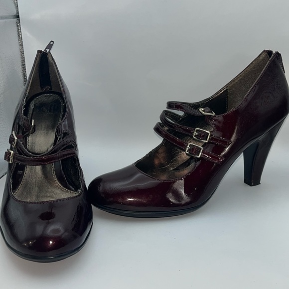 Sofft Shoes - Sz 8 Sofft maroon strapped heels formal career shoes